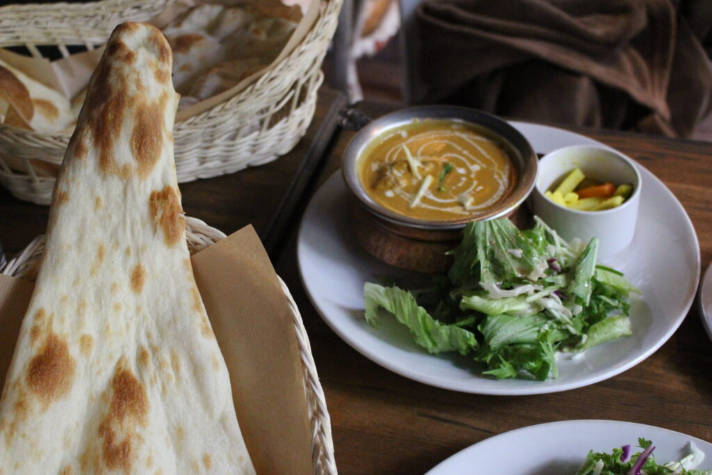 ランチ チキンカレーとナン